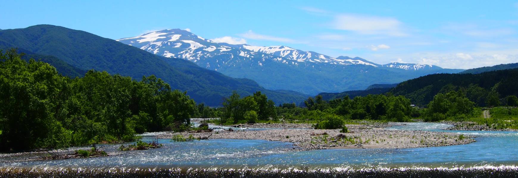 立谷沢川と月山の画像